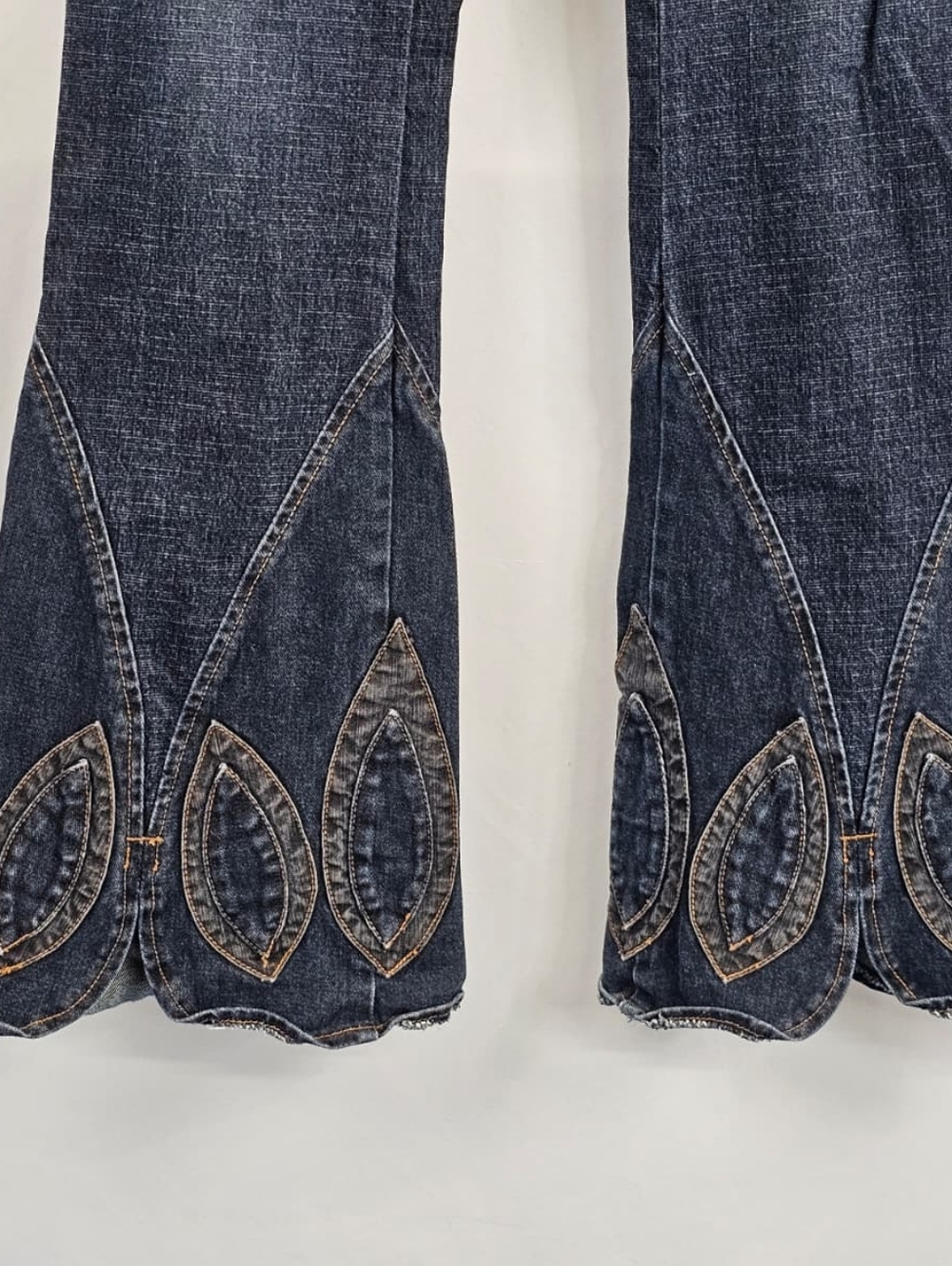 Rare VTG Y2K bebe Low Rise Patchwork Flared Jeans, Sz 26 - Picture 5 of 11